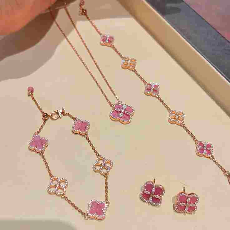 Set Radha