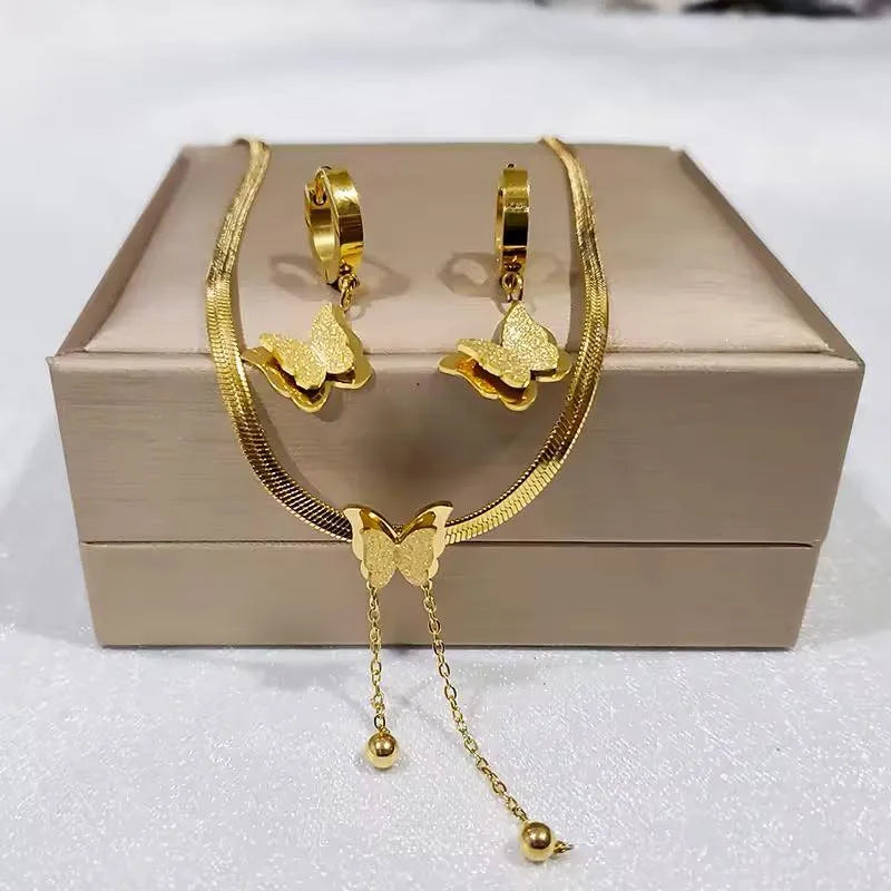 Collar mariposa + aretes Pandora