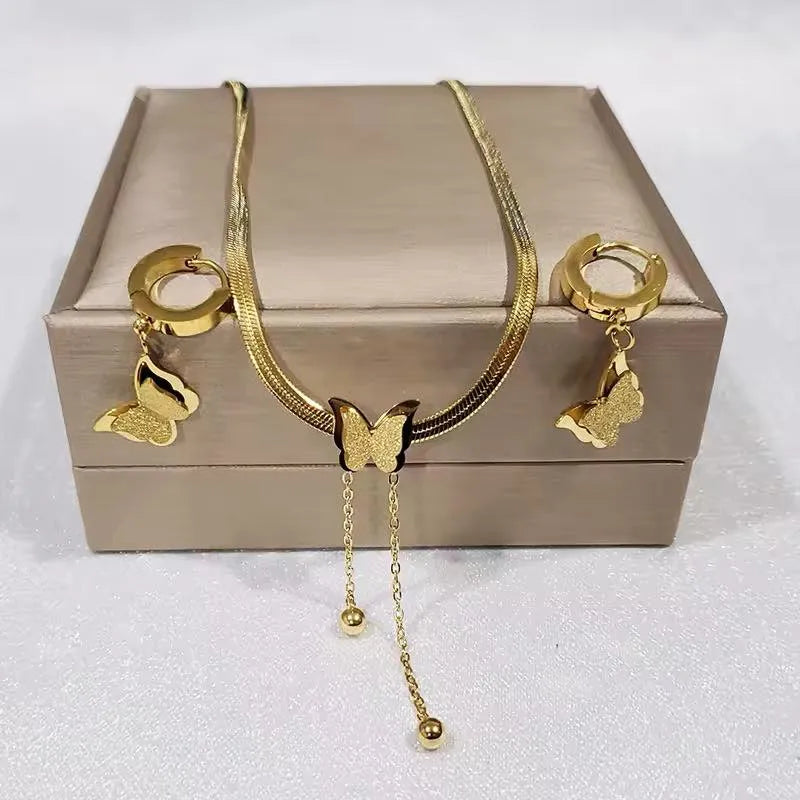 Collar mariposa + aretes Pandora